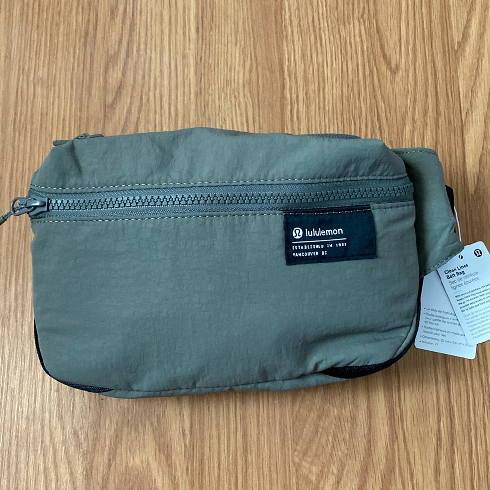 ❤️ Lululemon Clean Lines Belt Bag Grey Sage NWT